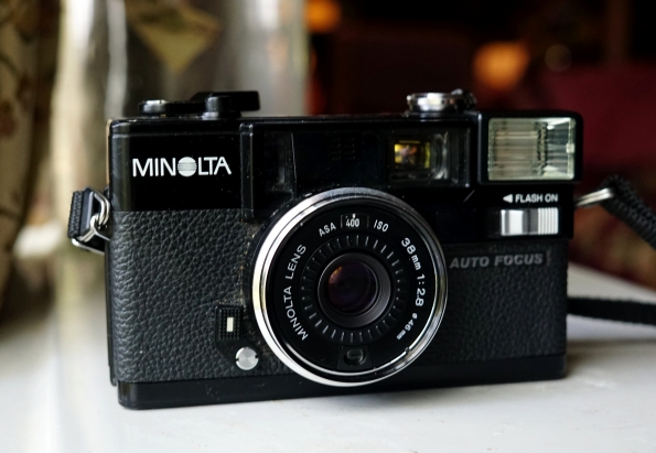 Minolta Hi-Matic AF2 Auto Focus 35mm Film Flash Camera w/Minolta Lens 38mm 1:2.8 46mm
